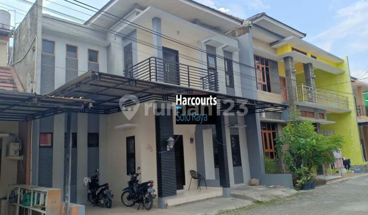 Rumah Bagus 2 lantai
Lokasi : Cluster di Gentan, solo