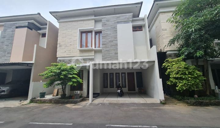 Rumah bagus minimalis 2 lantai pusat kota solo