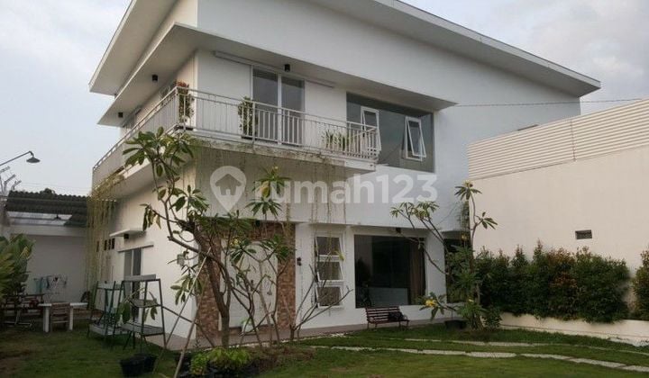 Rumah mewah minimalis modern tengah kota solo
