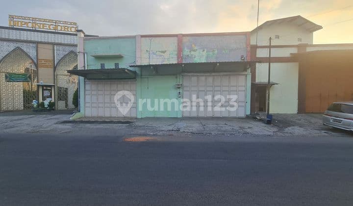 Gudang Beserta Ruang Usaha Siap Pakai Pusat Kota Di Pasar Kliwon