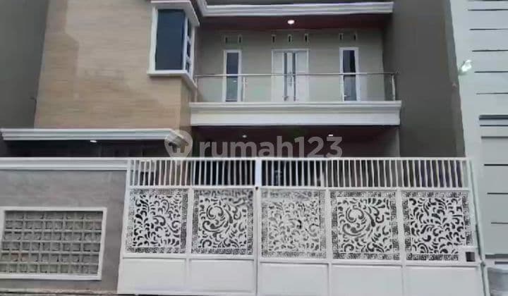 Rumah Bagus Minimalis Baru 2 lantai di Fajar indah solo