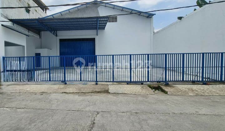 Gudang strategis pinggir jalan dekat pintu tol kartasura