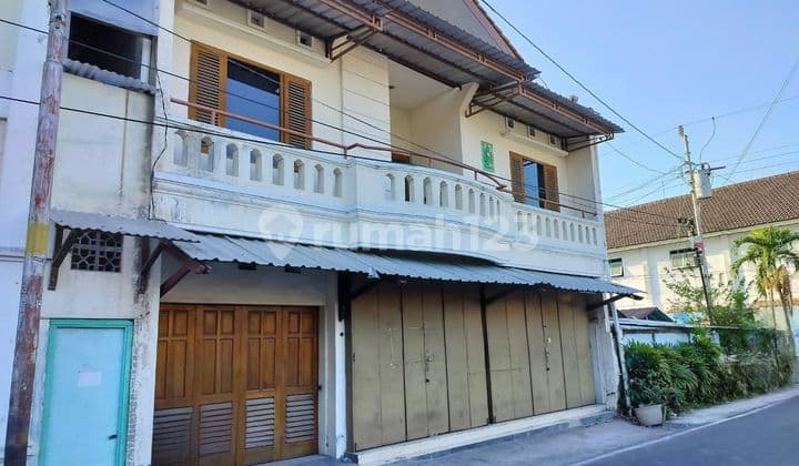 Rumah minimalis 2 lantai di Jalan slamet riyadi, solo