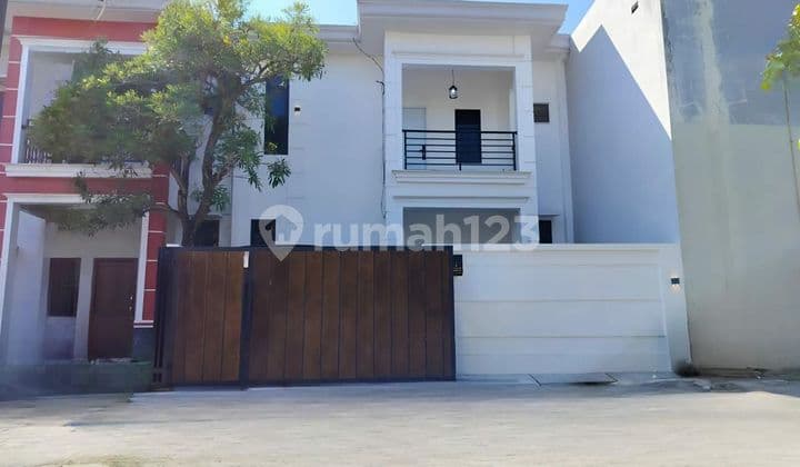 Rumah minimalis 2 lantai di colomadu solo