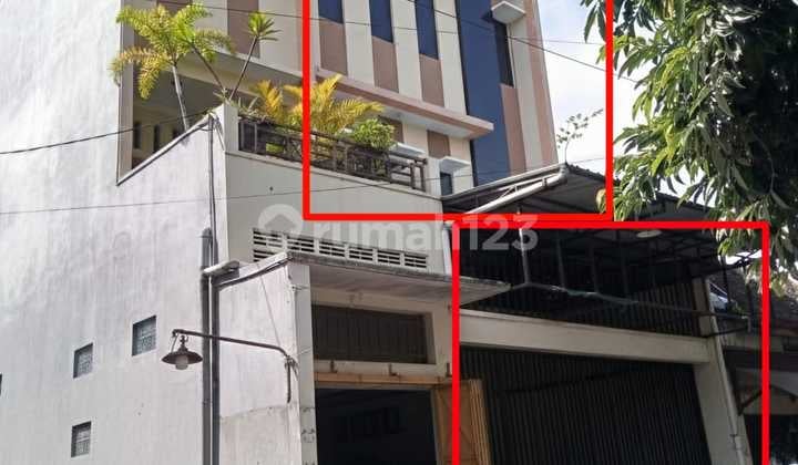 Disewakan Ruko Bagus 3 Lantai Siap Pakai, di Pinggir Jalan Raya Kapten Mulyadi, Solo