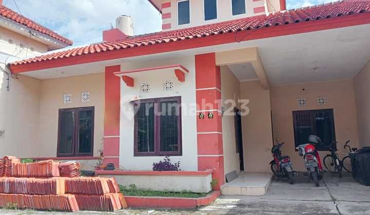 Rumah Bagus Siap Pakai 2 Lantai di Gentan Dekat Colomadu Solo
