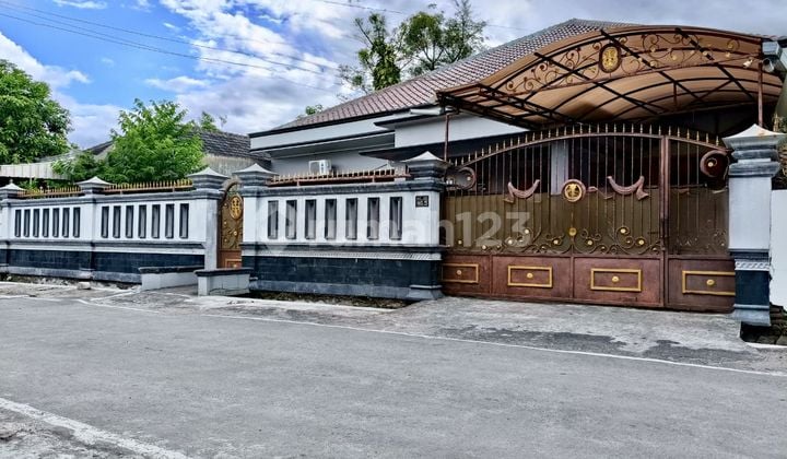 Rumah Mewah di Colomodu dekat Kartasura
