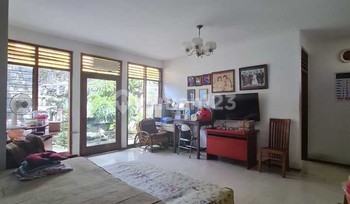 Strategic House by the Road, Land Count Included, in the Center of Solo City.