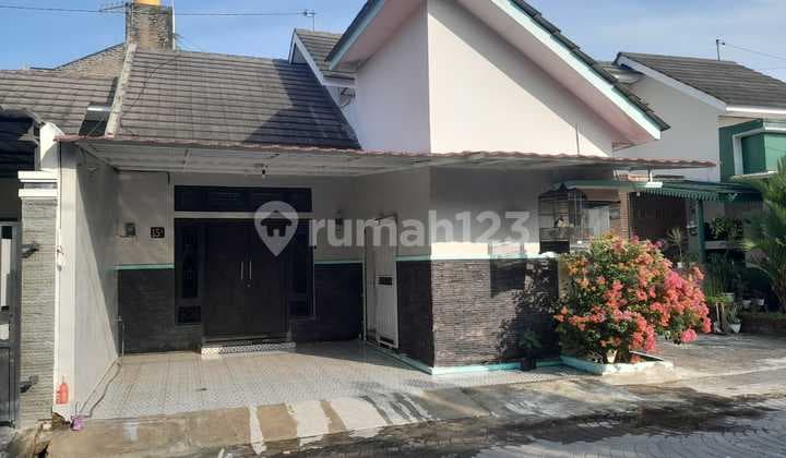 Rumah Bagus 2 Lantai Siap Huni Di Perumahan Cluster Gentan Dekat Solo Baru