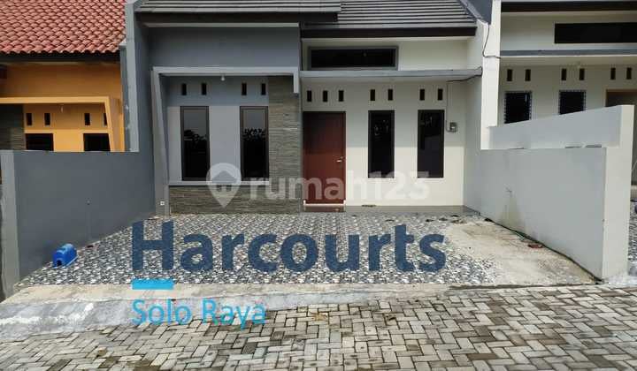 For Rent: Nice, Clean, Well-Maintained, Ready-to-Occupy House in a Cluster in Mojosongo, Solo. Strategic Location, Affordable Price.