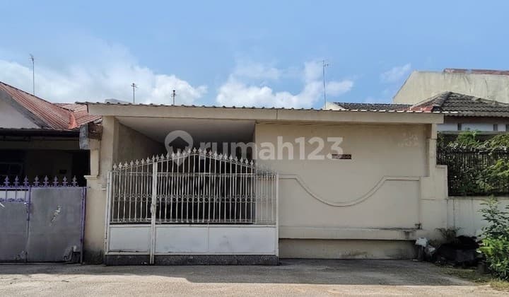 Beautiful and Strategic House in Baturan, Colomadu, Solo.