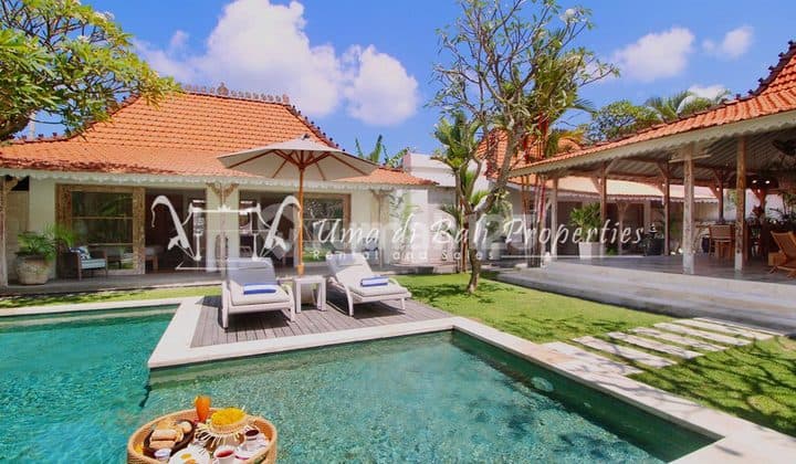 4Br Villa For Rent In Berawa | Ip 935