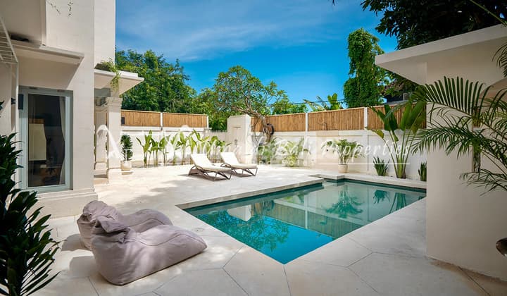 3Br Villa For Rent In Petitenget | Lv 776