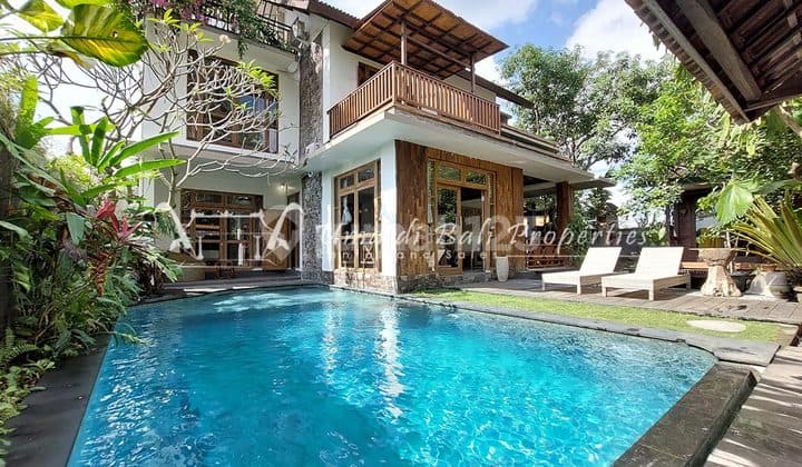 3BR VILLA FOR RENT IN MUNGGU | IP 081