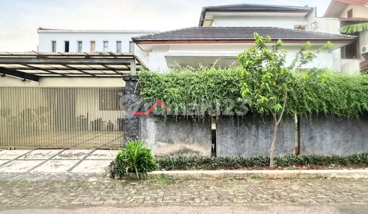 Luxury House with Tropical Nuance in Kebayoran Lama, South Jakarta