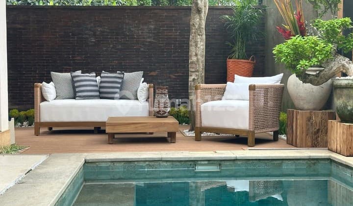 Freehold - Elegant New Villa Near Ubud - A Refined Home In Authentic Kemenuh, Gianyar, Bali