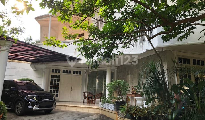 Luxury House in Elite Area, in Kebayoran Baru