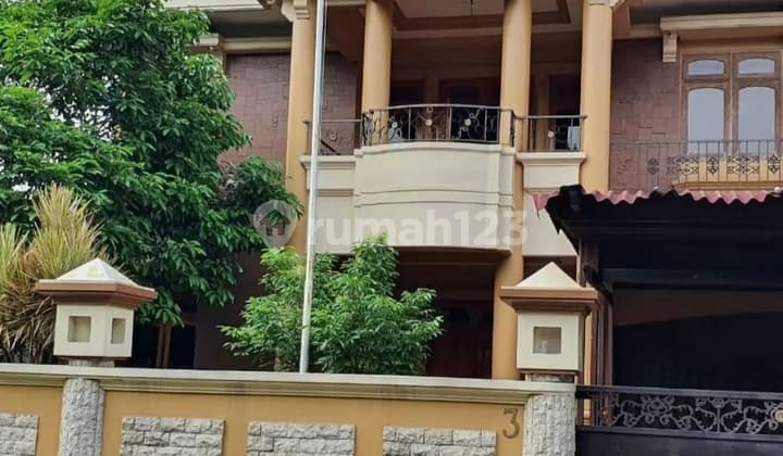 Rumah di Jl papandayan semarang selatan 2 Lantai SHM Butuh Renovasi