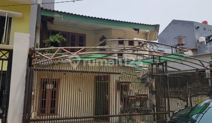 House in Kelapa Hybrida 1, block RB.
Pegangsaan Dua.
Kelapa Gading.
North Jakarta. SHM Needs Renovation.