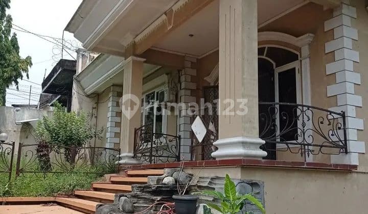 Rumah di Taman Bougenville Ngaliyan ,
Semarang Barat. 3 Lantai HGB Butuh Renovasi Selatan