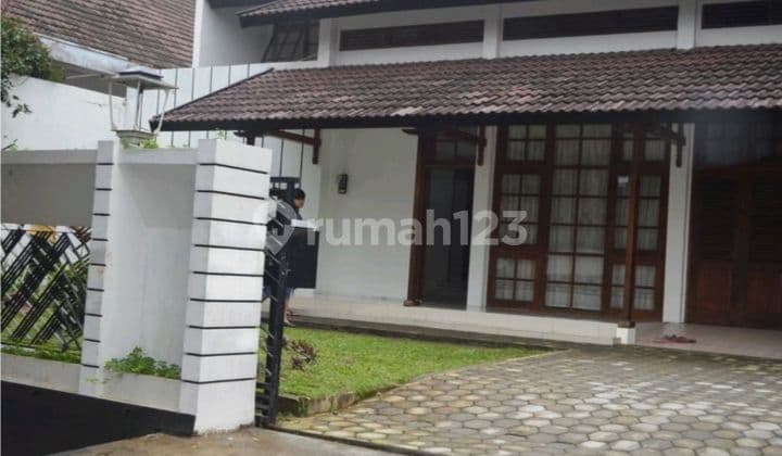 Rumah Pusat Kota , Di Jalan Nangka , Jual,rumah 2 Lantai Shm Butuh Renovasi Utara