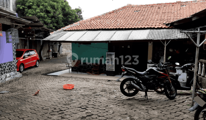 Land on Jalan Tb Simatupang, Jagakarsa, South Jakarta.