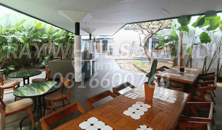 Rumah Usaha cafe Di Jl. Halimun Sayap Burangrang