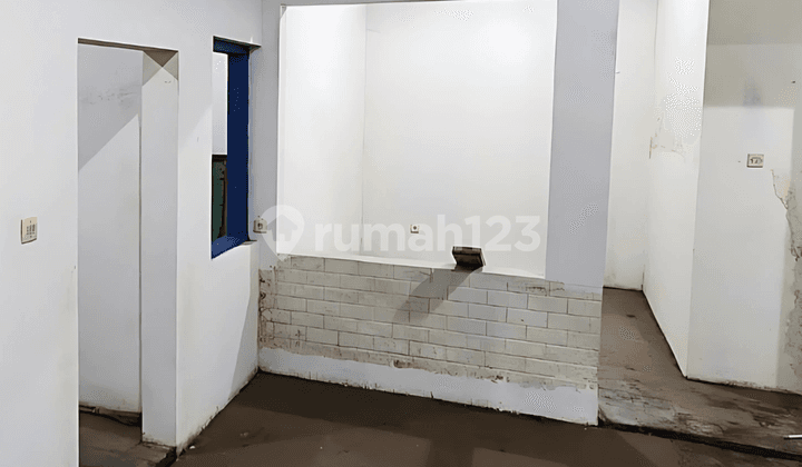 Rumah Bangunan Lama sudah Renov Di Sayap Kebonjati