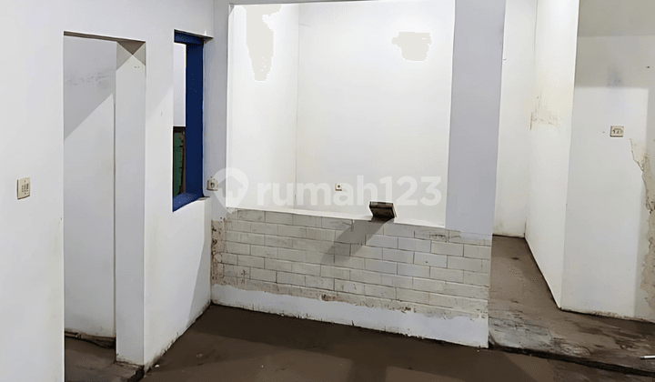 Rumah Bangunan Lama sudah Renov Di Sayap Kebonjati