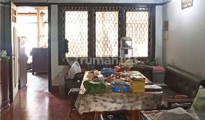 Rumah Lama di Mainroad Cipaganti