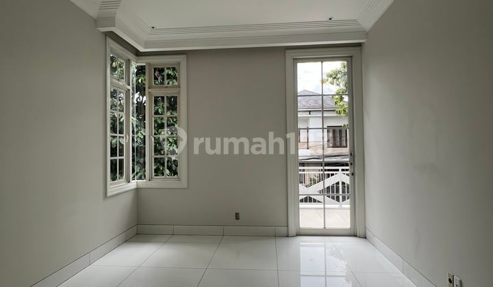 Di Pondok Indah,