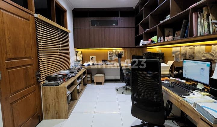Rumah Bagus Semi Furnished di Regol, Bandung