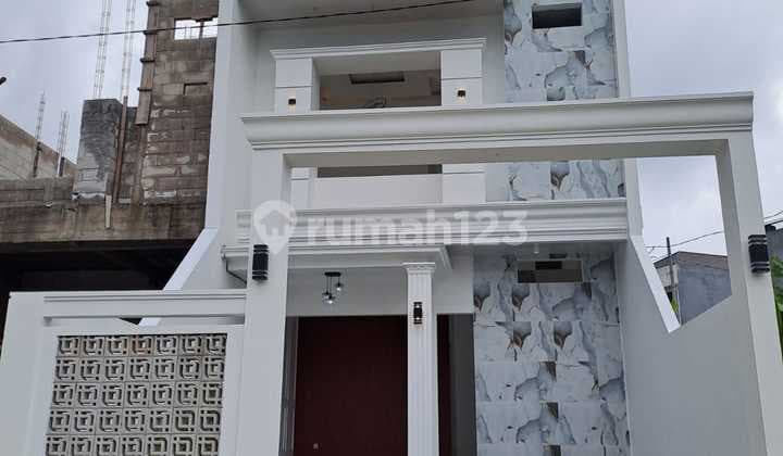 Rumah Siap Huni Ada Kolam Renang Pribadi Dekat Undip Tembalang