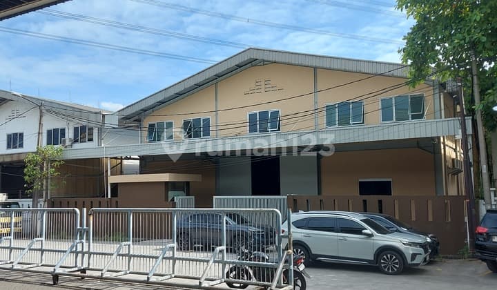 Ready-to-Use Warehouse Strategic Location Alam Sutera Tangerang.