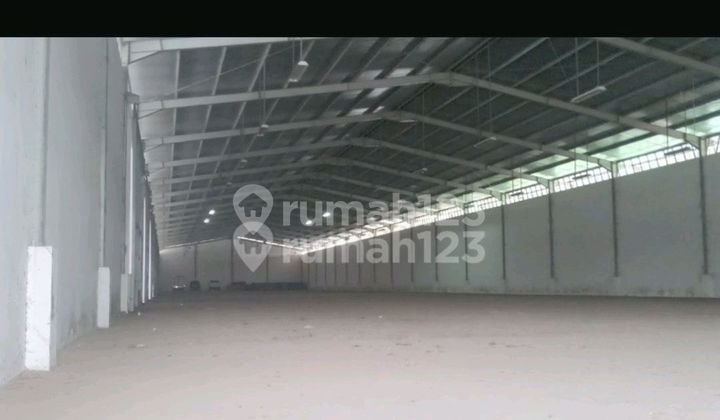 For Rent Warehouse Strategic Location 40 Feet Container Access.