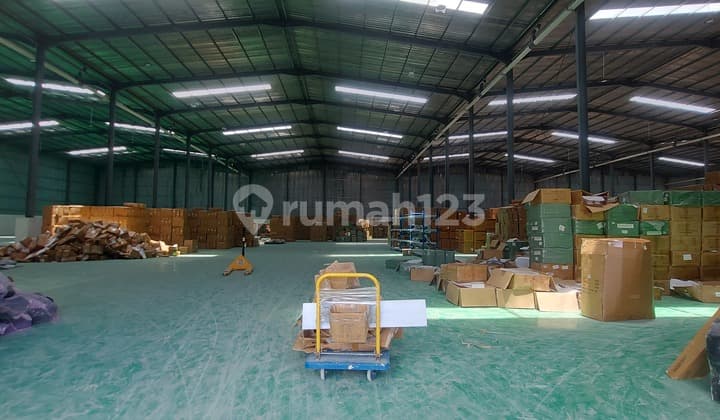 Ready-to-Use Warehouse with Easy Access for 40-Foot Containers.