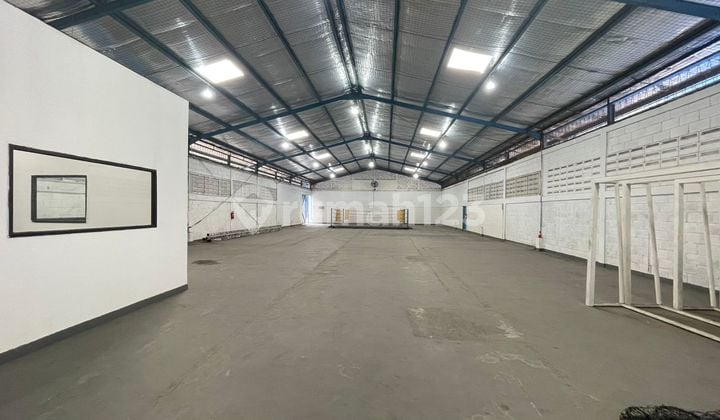 Ready-to-Use Warehouse for Quick Rent, Strategic Location, 40-Foot Container.