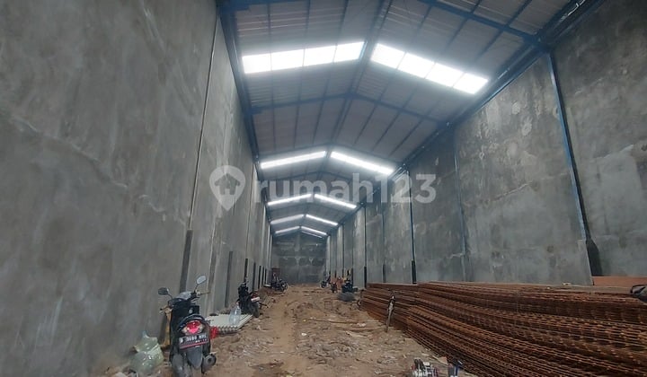 Warehouse for Rent Ready to Use 40 Feet Container Accessible.