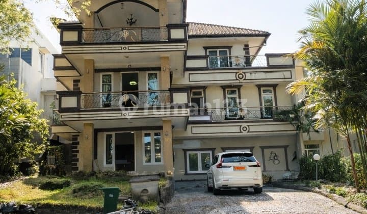 Large House Sentul 611M2 + Swimming Pool + Great Front and Back View + SHM