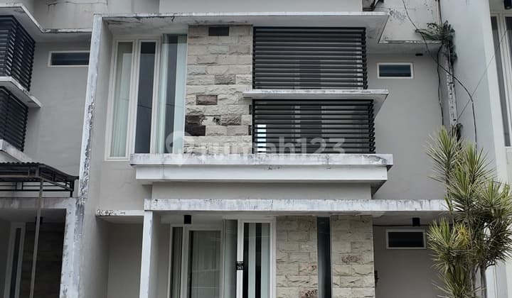 Villa Mewah Premium Lokasi Panderman Kota Batu