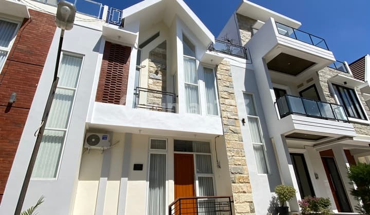 THREE-STORY VILLA ONE MILLION PER NIGHT PANDERMAN HILL LOCATION