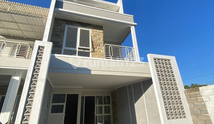 RUMAH + ROOFTOP LOKASI TENGAH KOTA BATU HARGA MULAI 1 M AN
