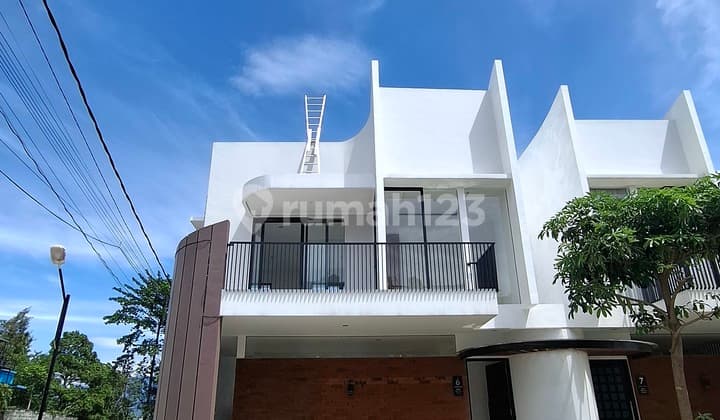 Rumah 2 Lantai Siap Huni Bonus Kolam Renang Lokasi Kota Batu