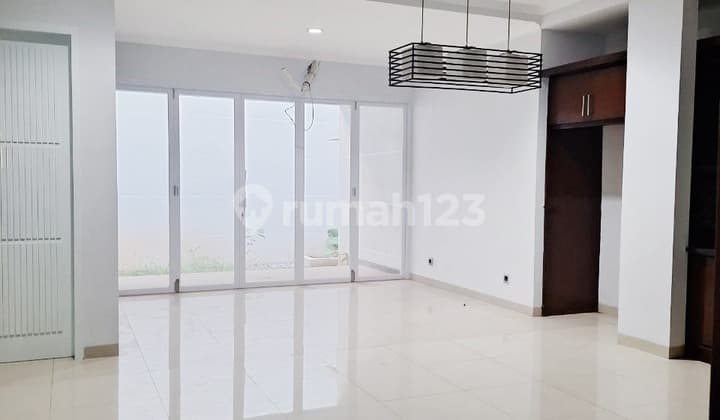 Rumah Cantik Lingkungan.asridi Jakarta Selatan