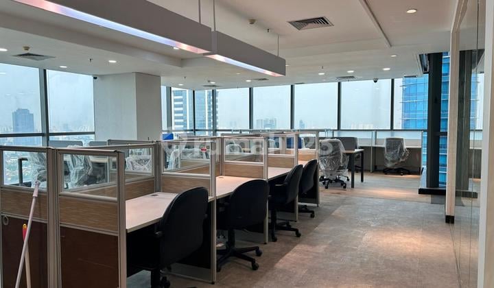 DISEWAKAN RUANG KANTOR FURNISH UOB PLAZA 279sqm HARGA NEGO