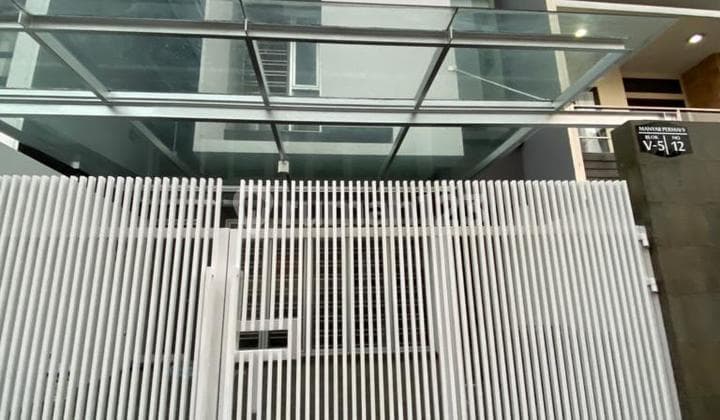 For Sale House in Manyar Pik