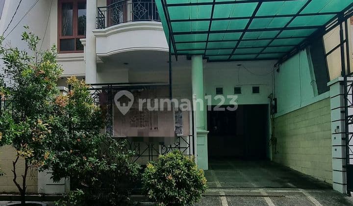 Rumah Pluit 10x22 2 Lantai Rapi Siap Huni
