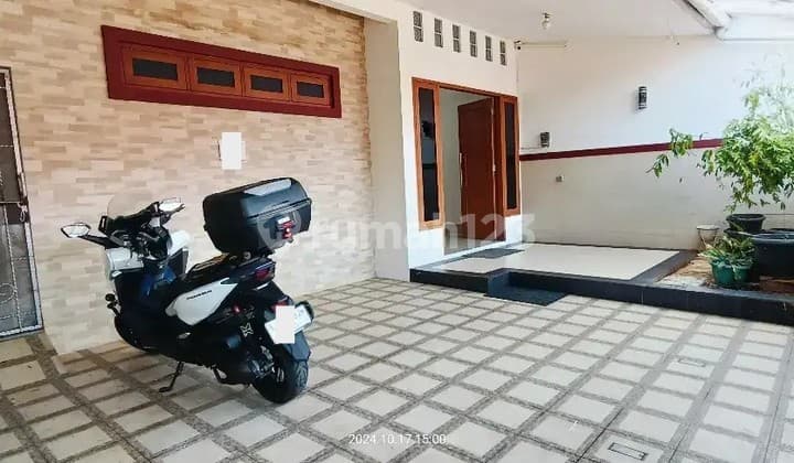 Rent a 2-story house in Mampang, South Jakarta CR