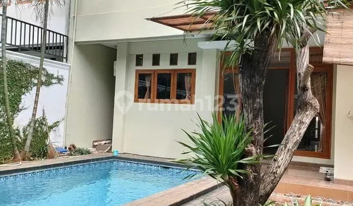 Sewa Rumah Mewah 2 Lantai di Kemang Jakarta Selatan CR