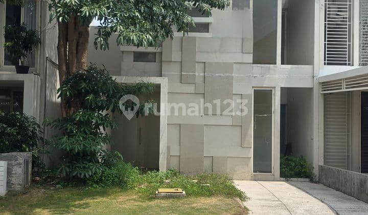 For rent, strategic house @ Long Beach, Pakuwon City